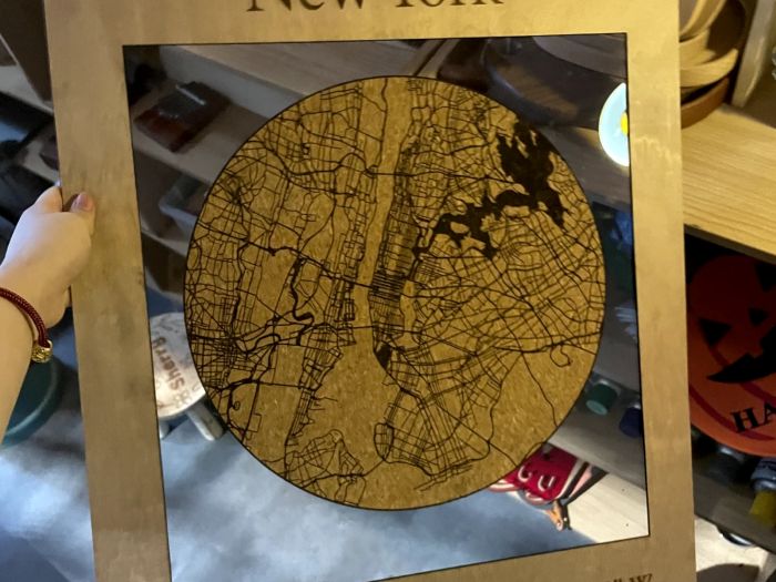 9. Mapas Decorativos com Detalhes Gravados